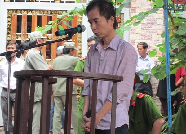 Chồng cờ bạc nợ nần truy sát vợ đến chết vì ghen